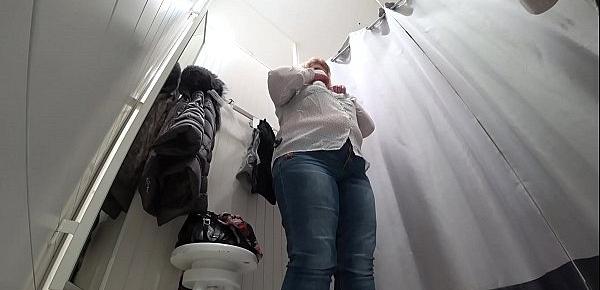  A hidden camera in a public fitting room, a fat milf disguises herself.
